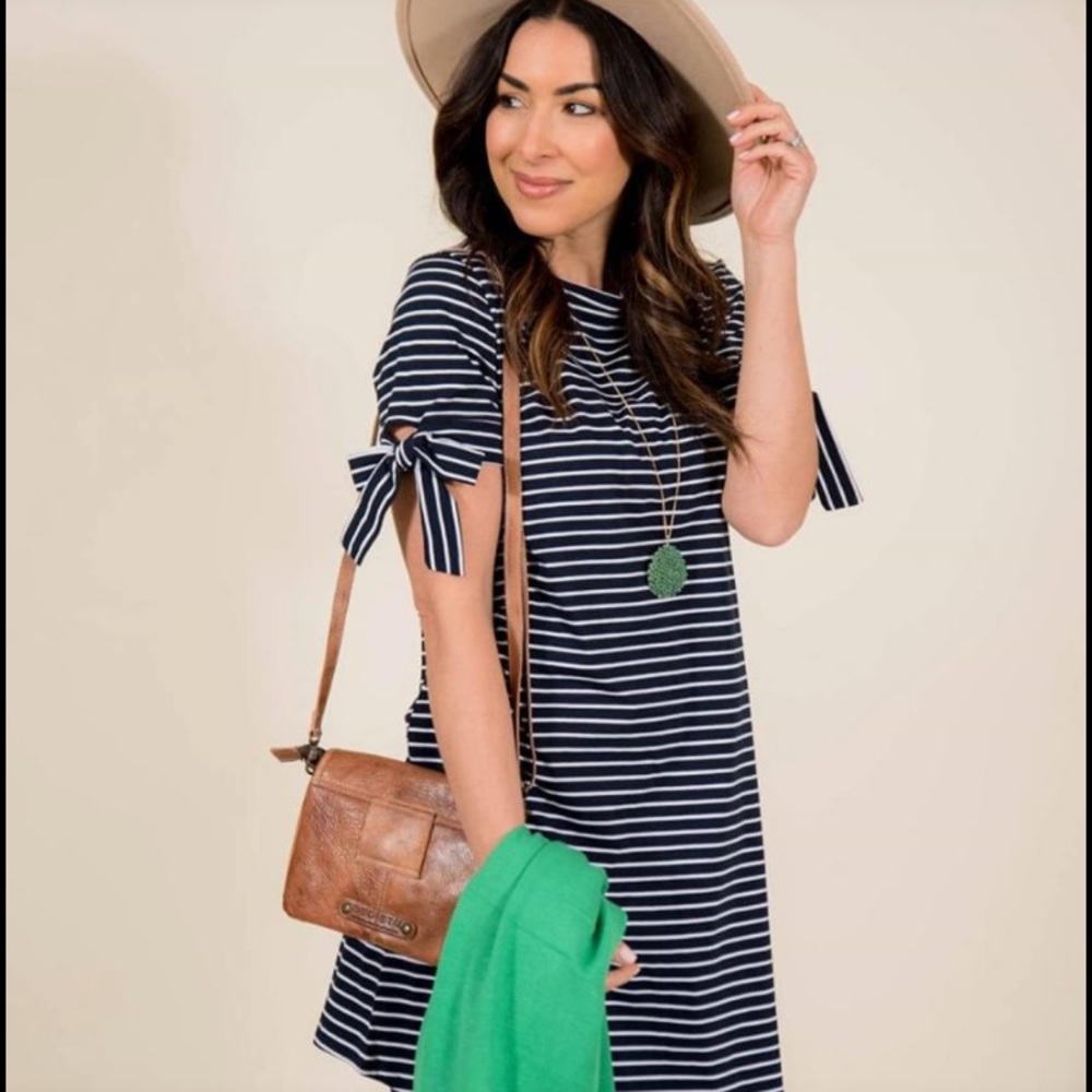 Tee Boutique Gray/White Striped Dress Size M